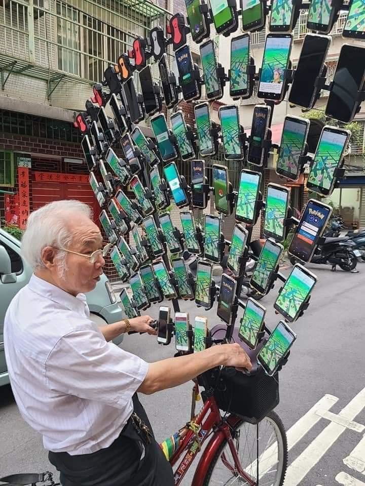 Nonno 64 telefoni cellulari PoGO